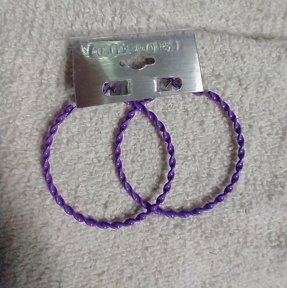 Purple twisted hoop wire earrings large - Picture 2 of 3